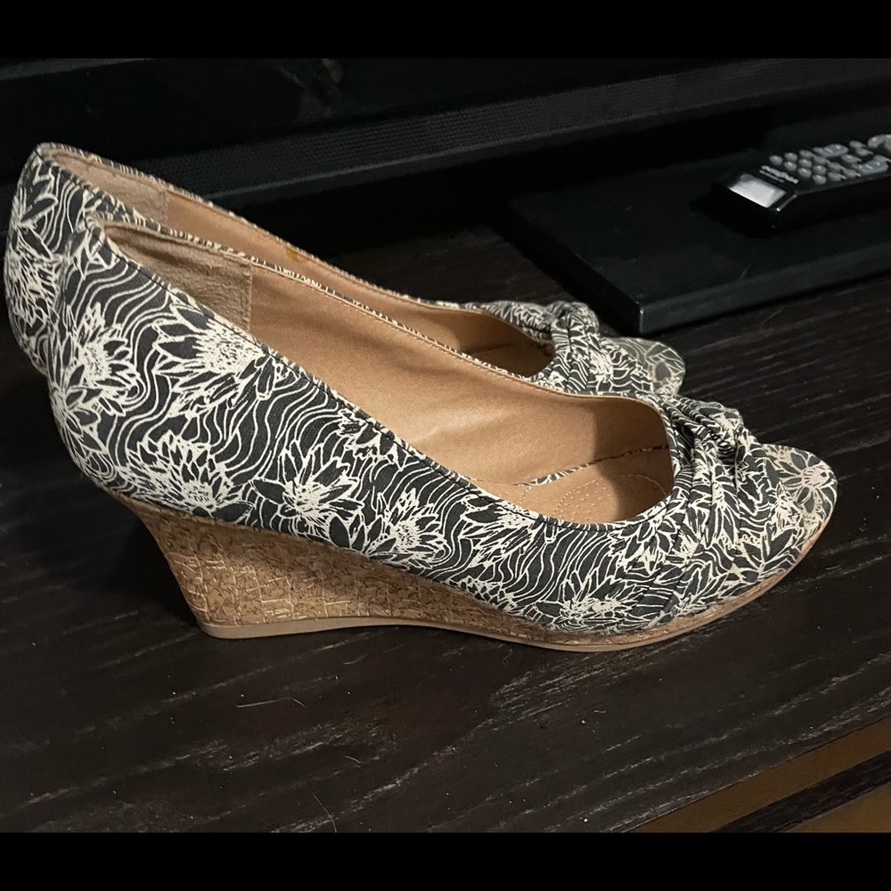 Wedge blank white shoes